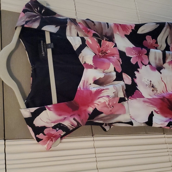 Floral shift dress. - Picture 5 of 8